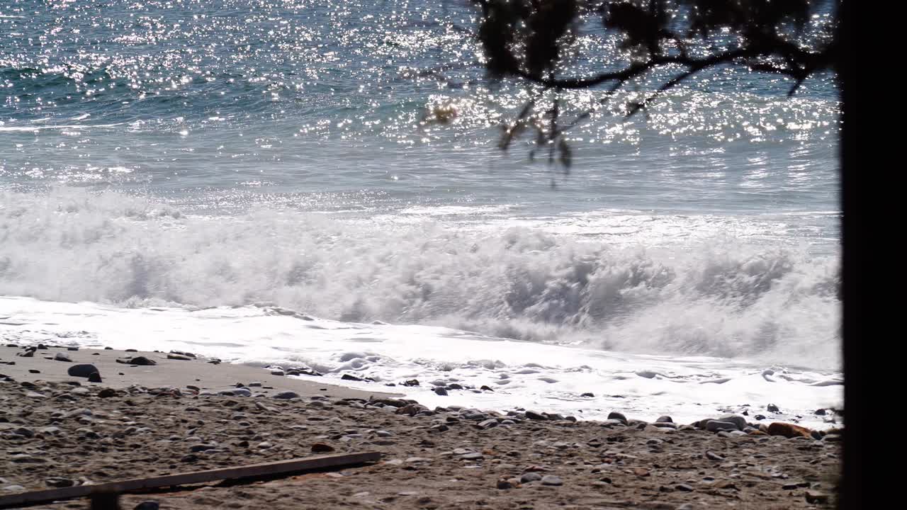 바다 폭풍파와 거품