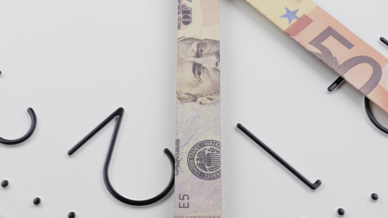 미국 및 유로 통화 시계 표시