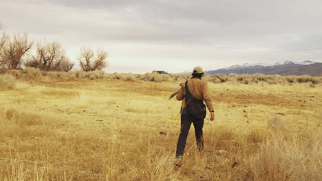 falcon training in the steppe climate zone in america, bishop, california