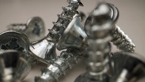 detalle de tornillos de acero en estudio