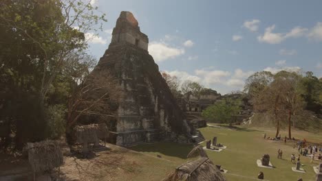 ruinas mayas en tikal en guatemala