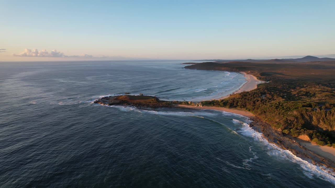 오스트레일리아 nsw 주 앙고리 의 앙고리 포인트 해변 에서 해가 지는 풍경 - 항공 파노라마