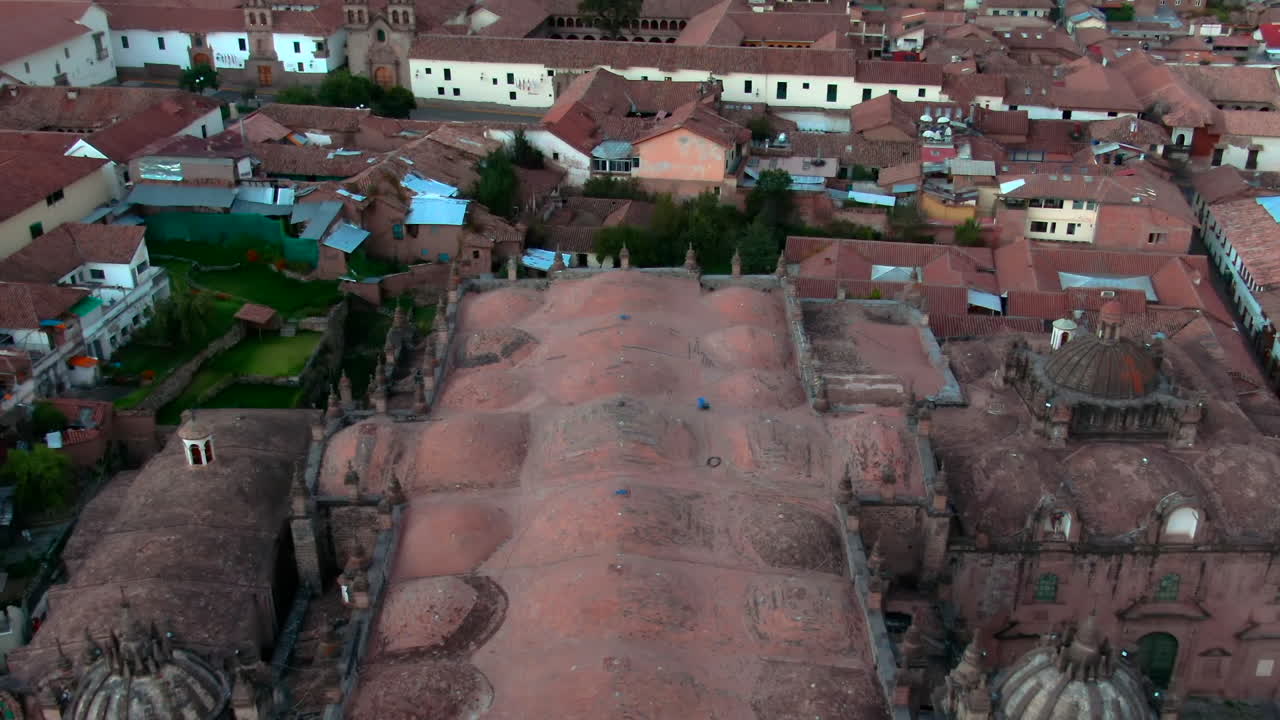vista aérea de la catedral de cusco en la ciudad de cusco, perú