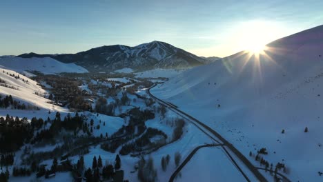 Impresionante-Amanecer-Sobre-El-Nevado-Stanley-Idaho.-Amplia-Antena