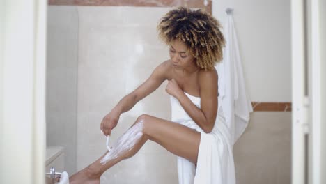 Young-Girl-Shaves-His-Leg