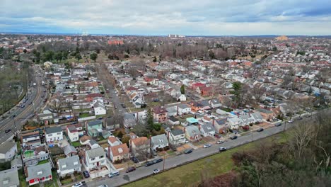 Vista-Aérea-De-Casas-En-El-Barrio-De-East-Flushing-En-Queens,-Nueva-York,-Estados-Unidos