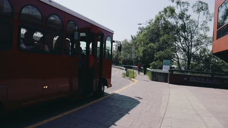 tourist passengers boarding a red trolley bus in anchorage. anchorage trolley tours in alaska. timelapse