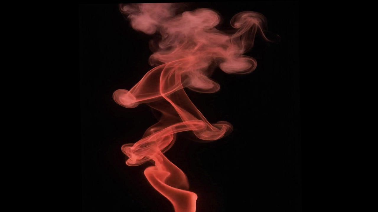 Fumo rosso che sale su sfondo nero