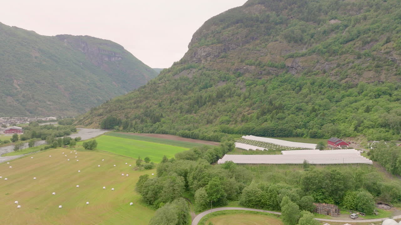 vista panorámica de las tierras de cultivo y la plantación de invernaderos en