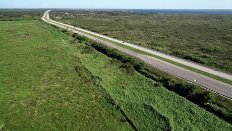 El-Tráfico-Se-Mueve-A-Lo-Largo-De-La-Ruta-Estatal-520-En-Cacao,-Florida