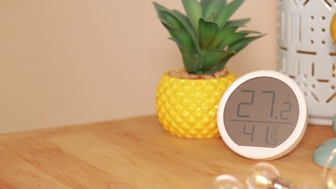 Home Decor with Thermometer and Humidity Display