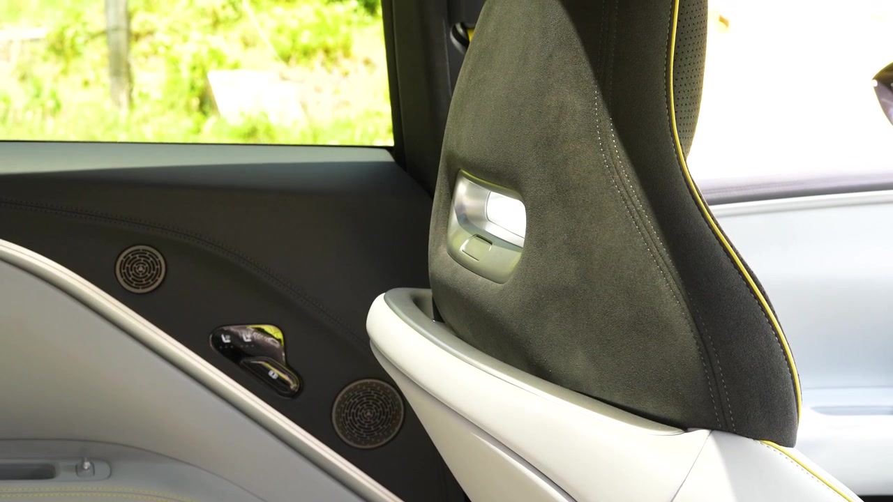 Interni di sedili auto di lusso Avatr 11, comfort futuristico per veicoli elettrici.