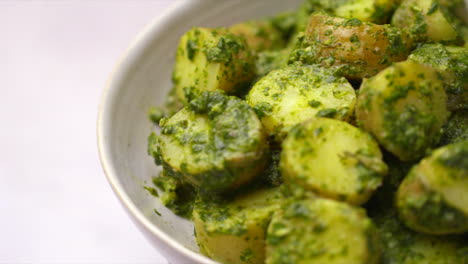 ensalada de patata con salsa verde