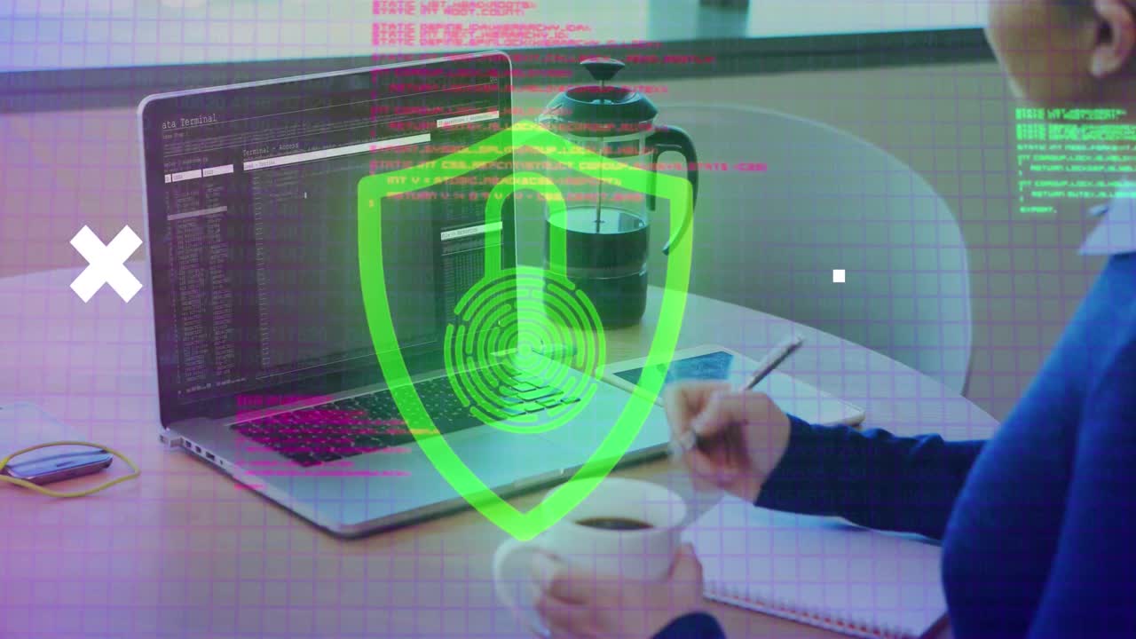 animación de procesamiento de datos y globo sobre mujer de negocios caucásica usando computadora portátil