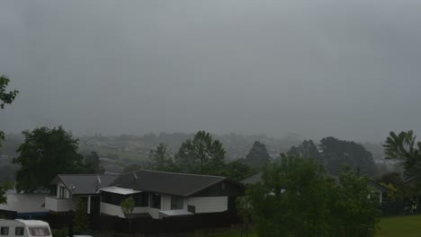 Zeitraffer-Neuseeland-Tagsüber-Bewölkter-Tag-Regnerischer-Tag-Regnerisch-Bis-Sonnig-Haushalt-Wohngebiet