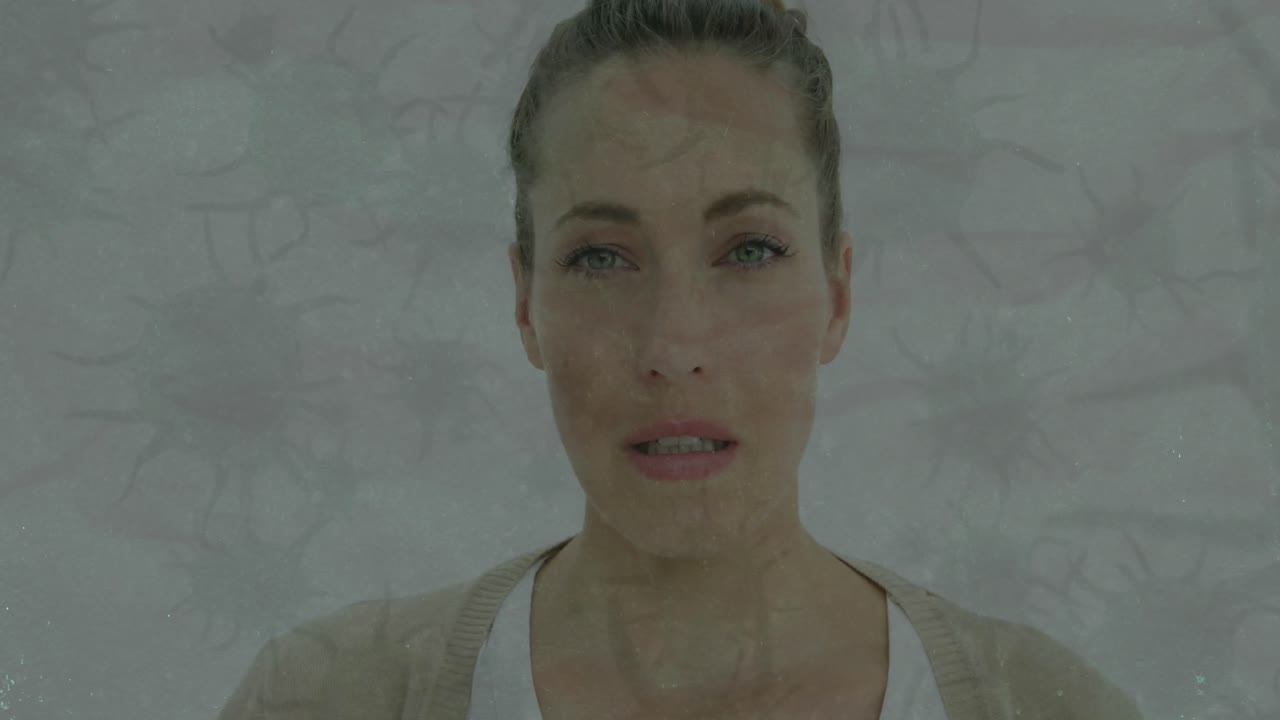 células de coronavirus volando sobre la mujer sopla la nariz.