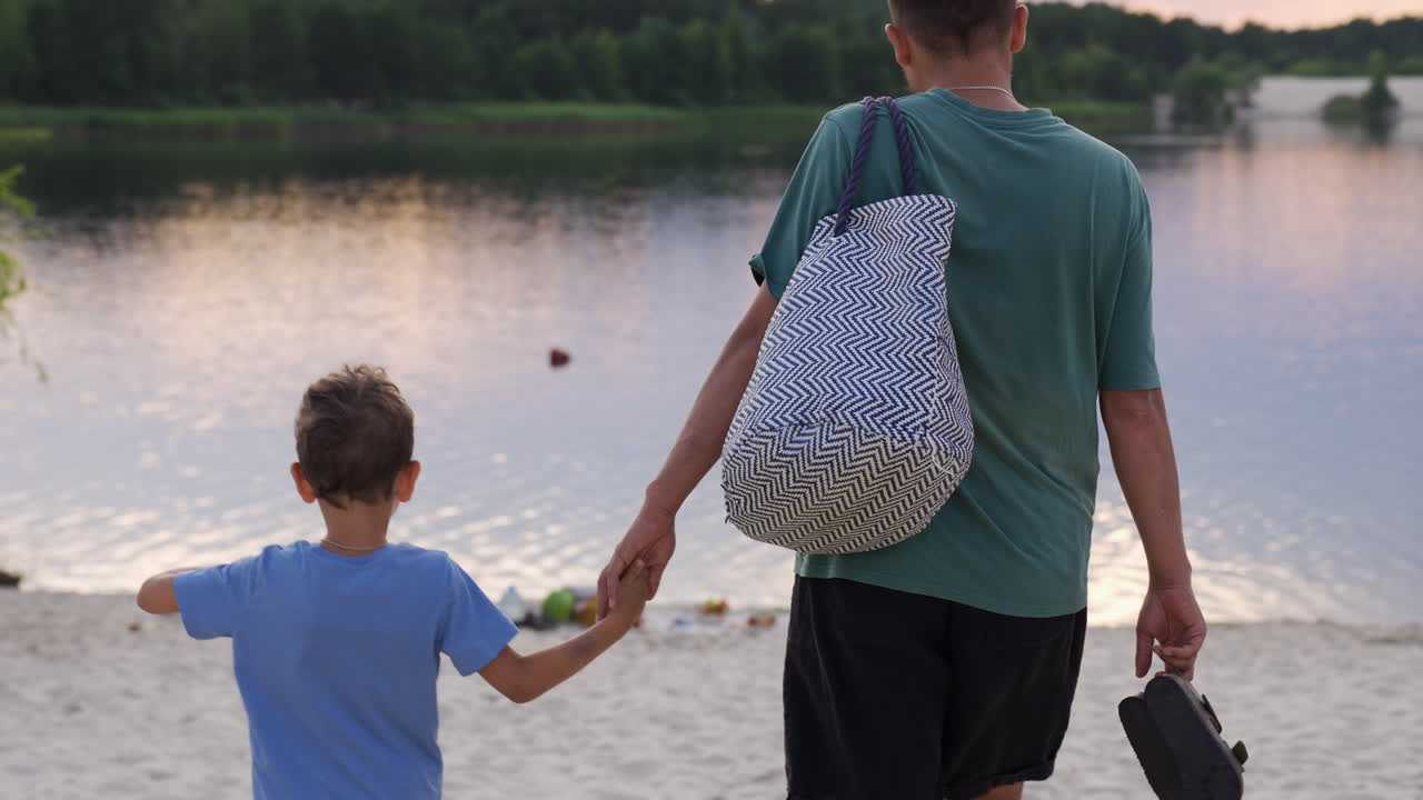 padre e hijo en la playa