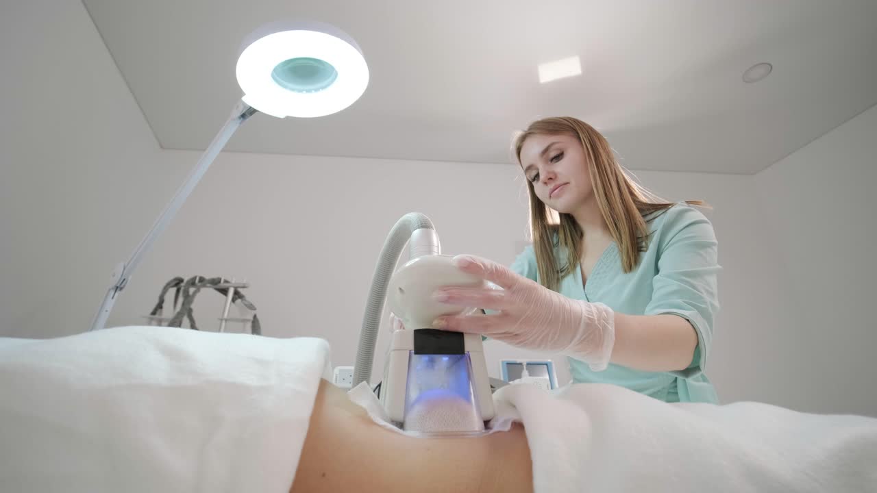 сриолиполиз процедура обработки жира в современной косметологической клинике