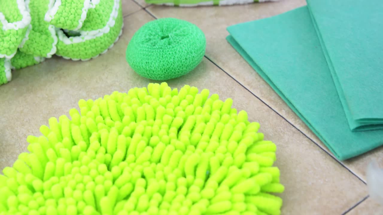 suministros de limpieza en el piso