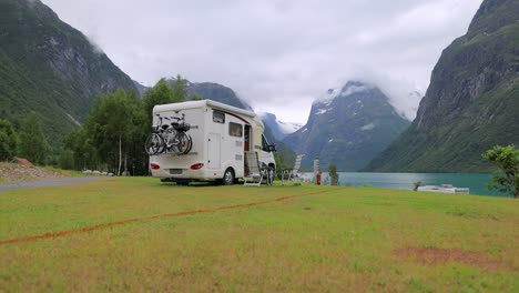 Familienurlaub,-Wohnmobil,-Urlaubsreise-Im-Wohnmobil,-Wohnwagenurlaub.