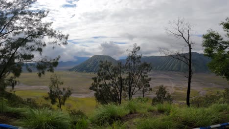 Mostrando-El-Monte-Bromo-De-Un-Viaje-Por-Carretera