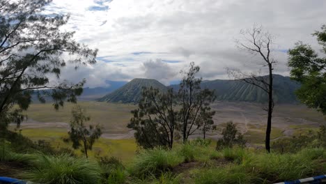 mostrando el monte bromo de un viaje por carretera