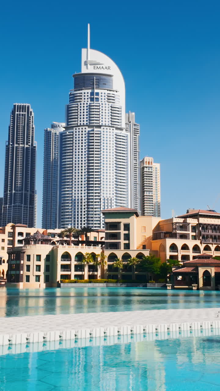 Panorama Dubaje a vodní prvek