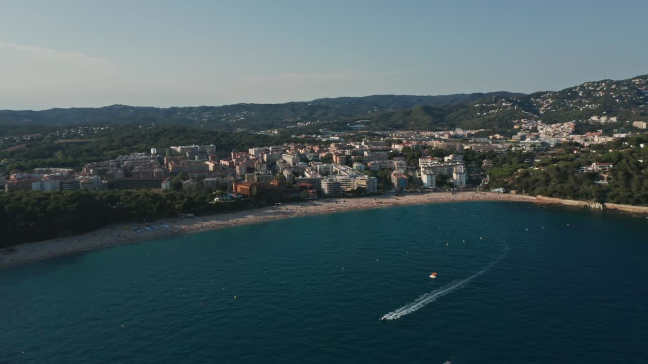 imágenes de drones de la playa de lloret del mar