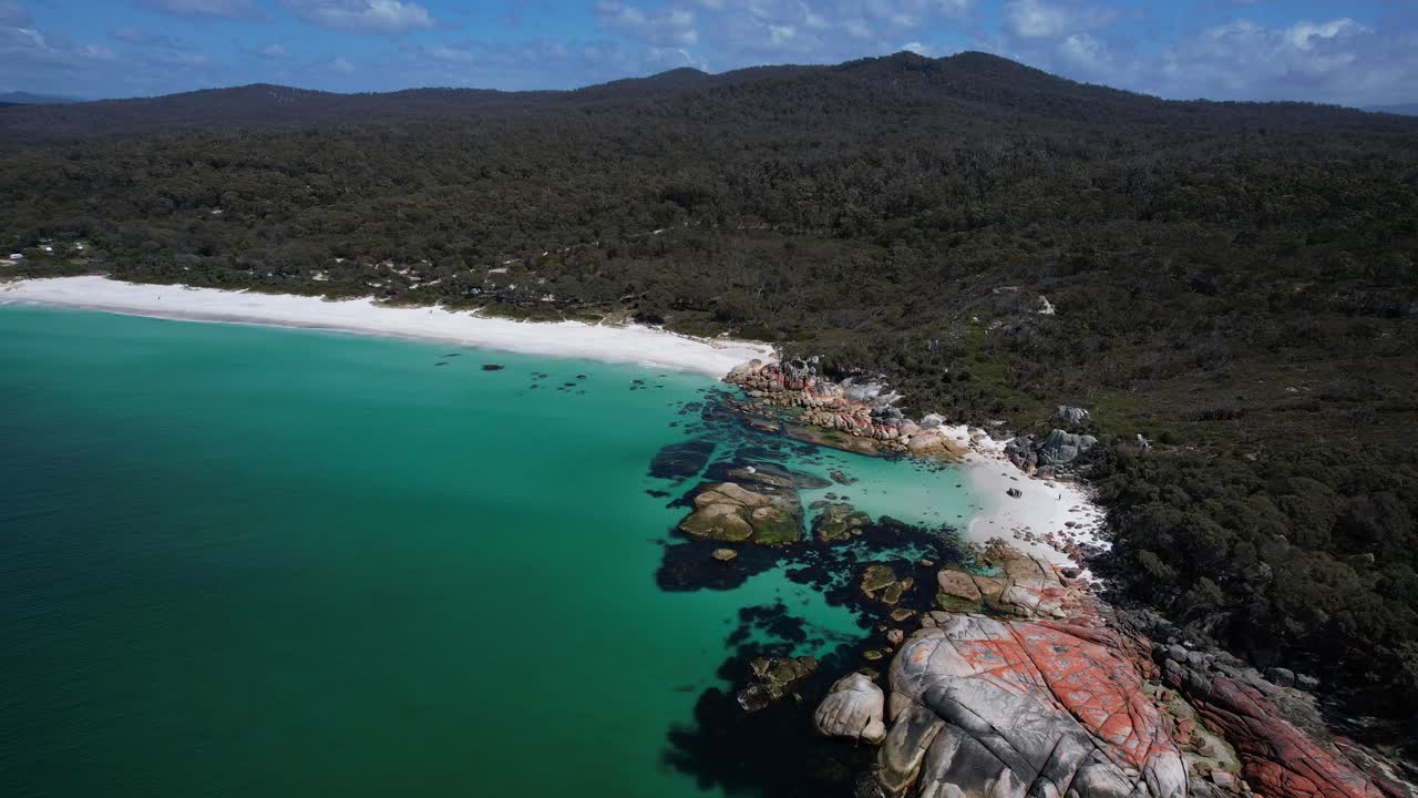 Cosy Corner e Swimcart Beach in Tasmania, Australia - Ripresa aerea con drone