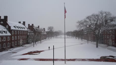 University-Of-Delaware-Schneetag-Drohne-Newark-Biden-Überführung-Hecke-Zum-Campus