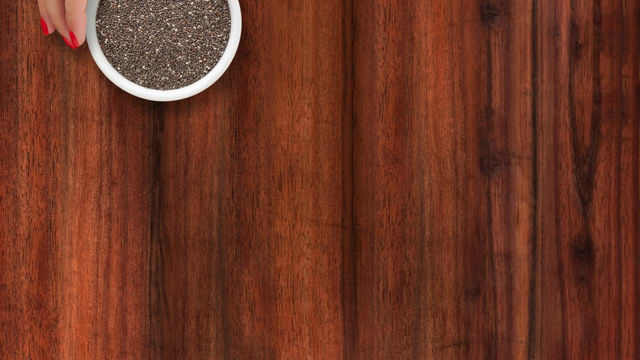 ofreciendo semillas de chía