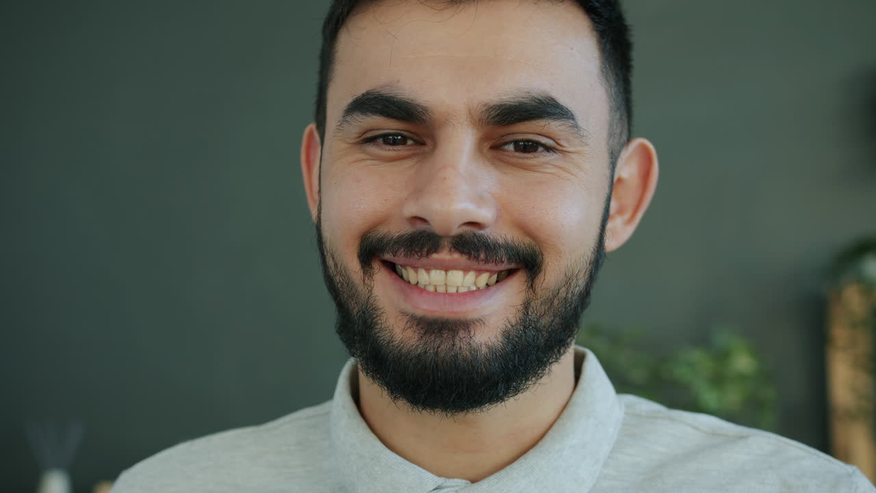 Retrato de un hombre sonriente