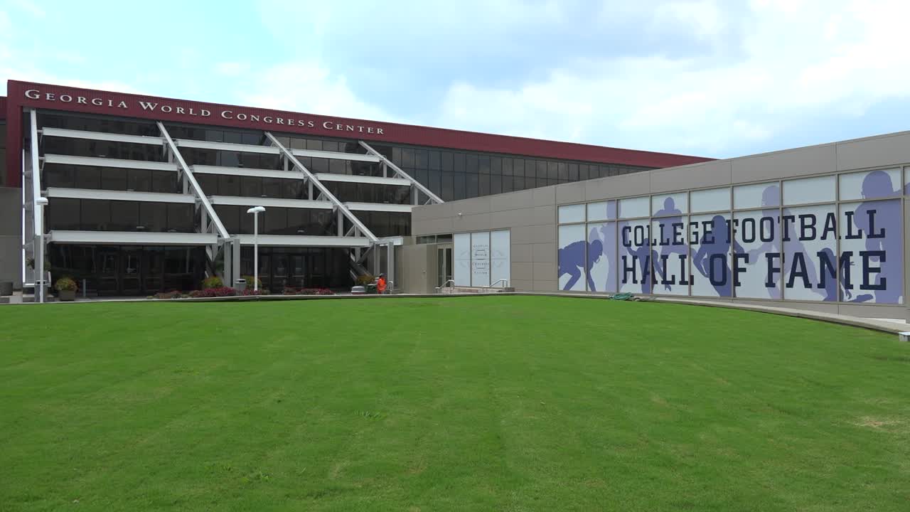 toma de establecimiento del salón de la fama del fútbol americano universitario en atlanta georgia 2