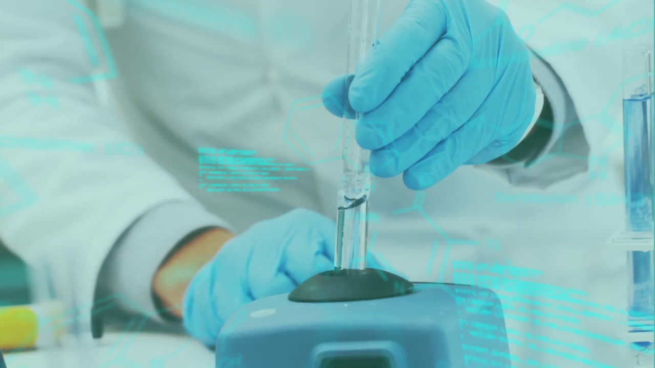 animación de procesamiento de datos sobre científico caucásico haciendo experimentos