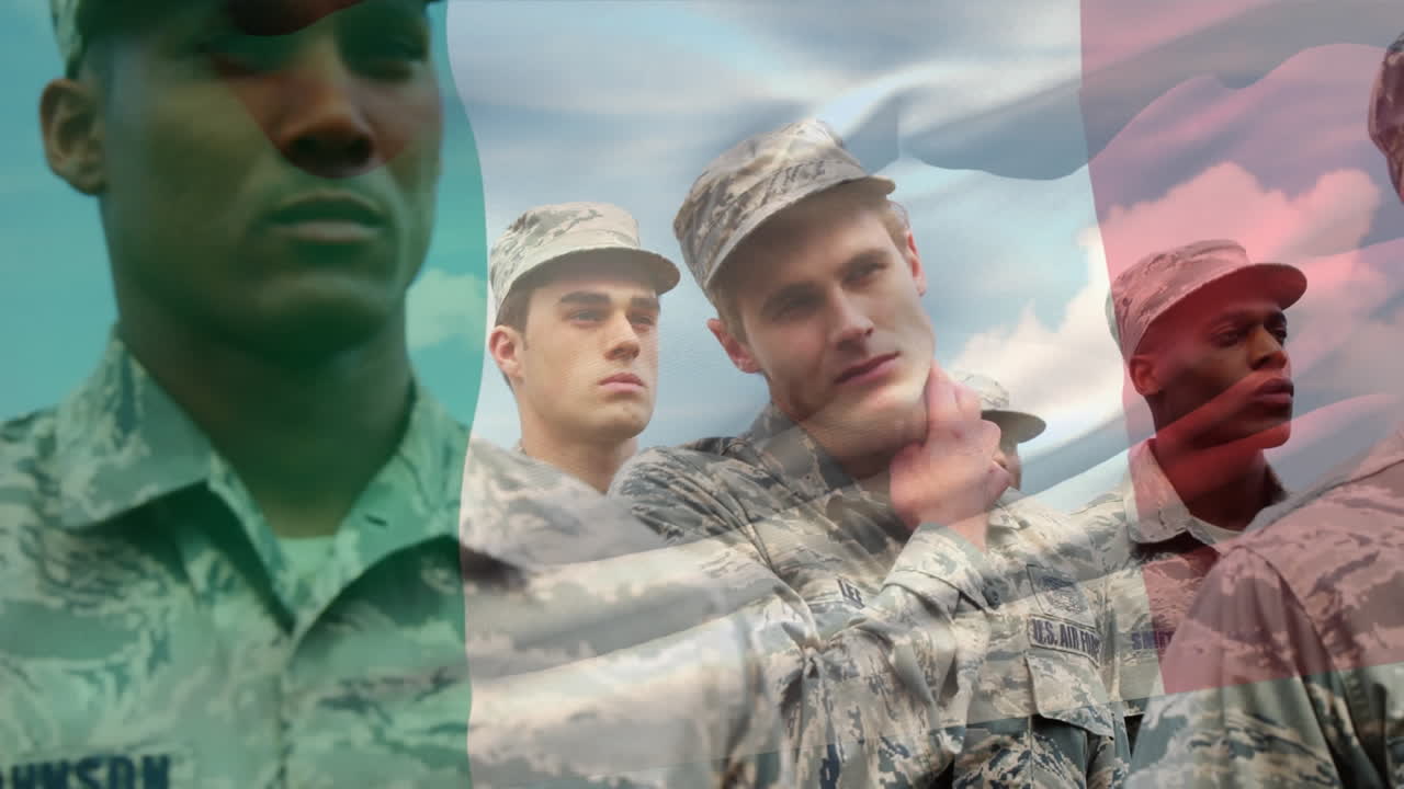 animación de la bandera de italia sobre varios soldados masculinos en uniforme