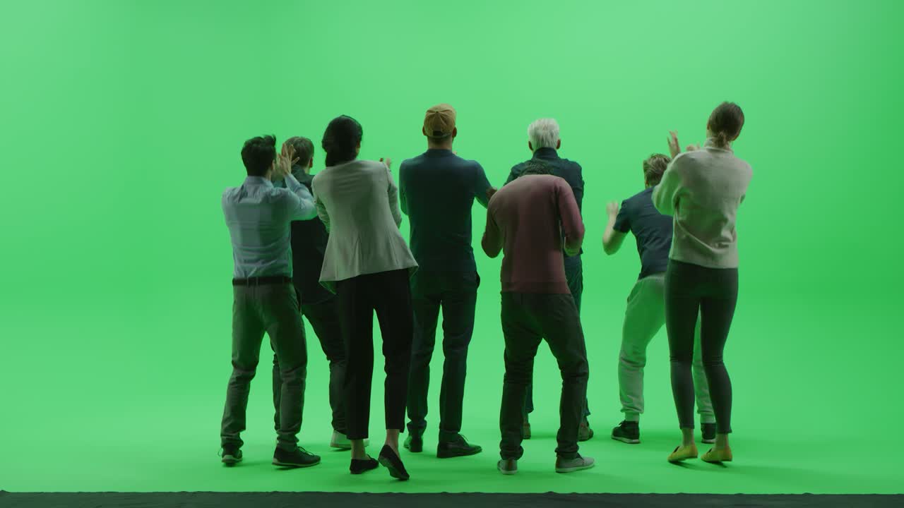 녹색 스크린 크로마 키 스튜디오: 대중 스포츠 이벤트, 콘서트, 축제, 파티에서 환호, 비명, 점프, 박수, 박수를 치는 팬들의 다양한 군중.