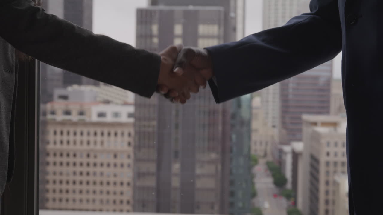 Partner commerciale che conclude un affare