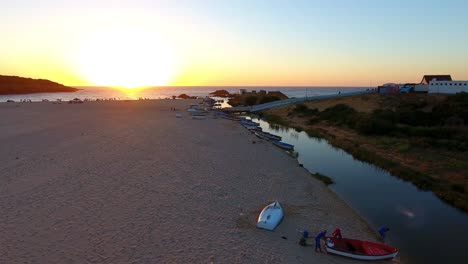 Toma-Aérea-Por-Drone-De-La-Puesta-De-Sol-En-La-Playa-De-El-Kala