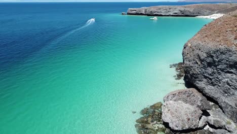 Panoramic-view-of-mexican-beach-Playa-Balandra,-La-Paz,-Mexico