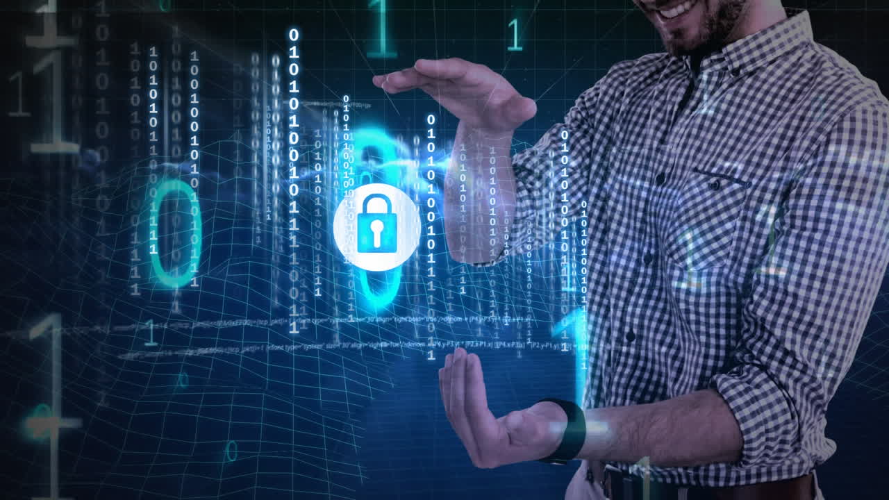 sosteniendo una cerradura digital, hombre rodeado de código binario y animación de ciberseguridad