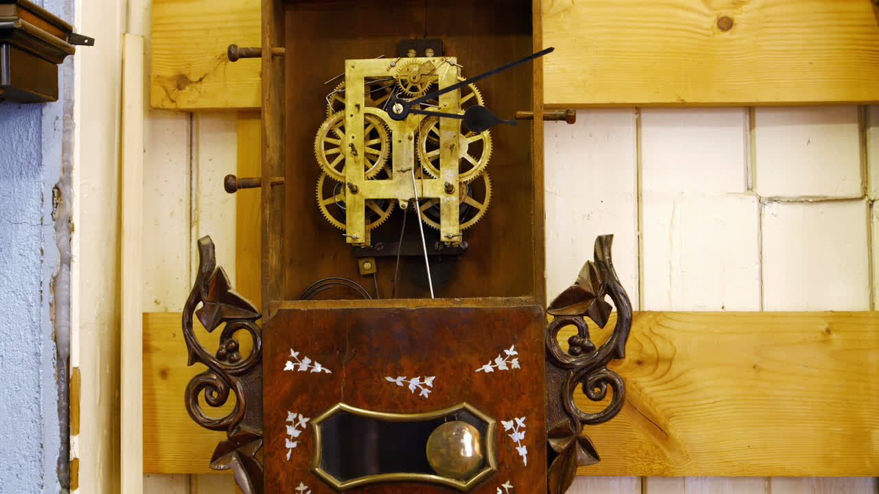 기어를 가진 시계 메커니즘