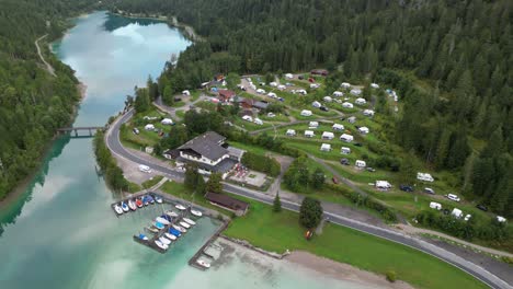 camping seespitze campingplatz plansee österreich drohne luftaufnahme zurückziehen offenbaren schuss