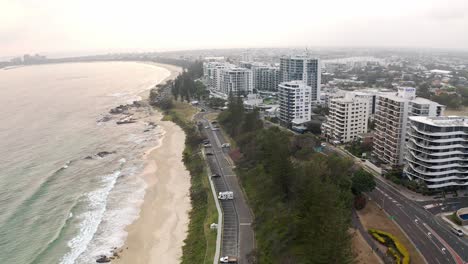 Hotel-Buildings-And-Roads-At-The-Sandy-Coastline-Of-Mooloolaba-Beach-In-QLD,-Australia