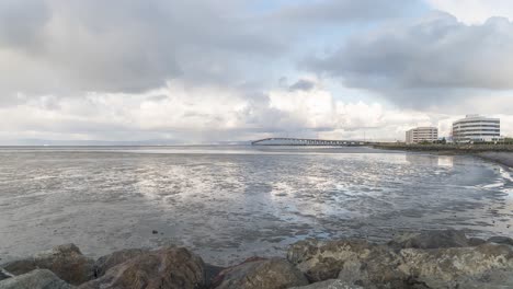 Lapso-De-Tiempo:-Día-Nublado-Por-La-Bahía-Y-El-Puente