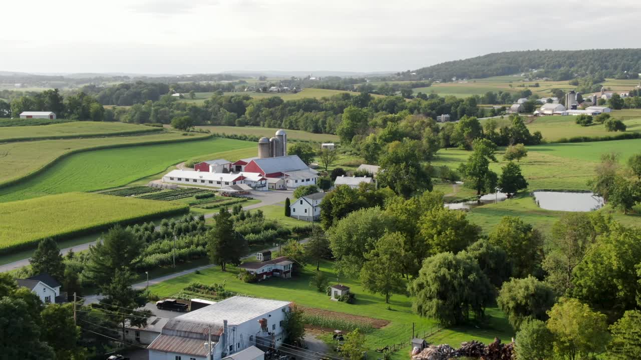 시골 랭커스터 카운티 펜실베니아, 미국, 여름 총에 미국 농장의 공중 공개 샷