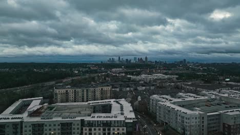 Wolkenlandschaft-über-Der-Innenstadt-Von-Atlanta-In-Der-Region-Buckhead,-Georgia,-USA