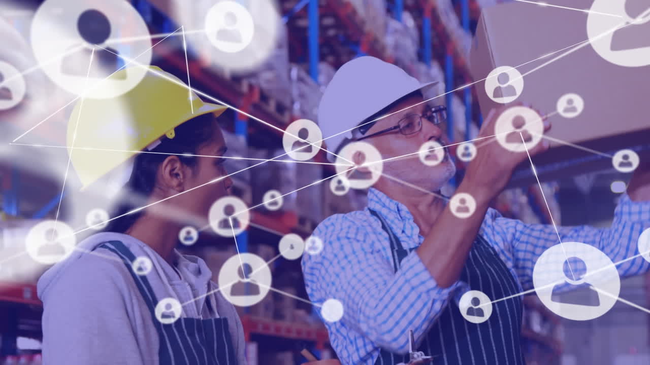 창고에서 재고를 확인하는 다양한 남녀 노동자에 대한 프로파일 네트워크의 활성화