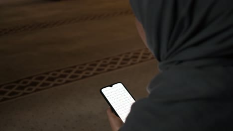 muslim woman reading quran smarthphone