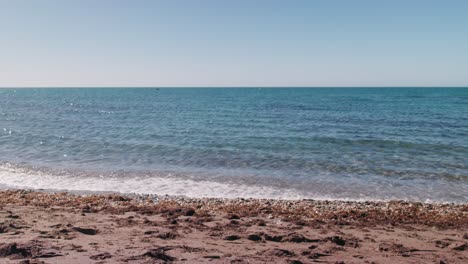 Meereswellen-Waschen-Den-Sand-Des-Strandes-In-Mijas-Costa