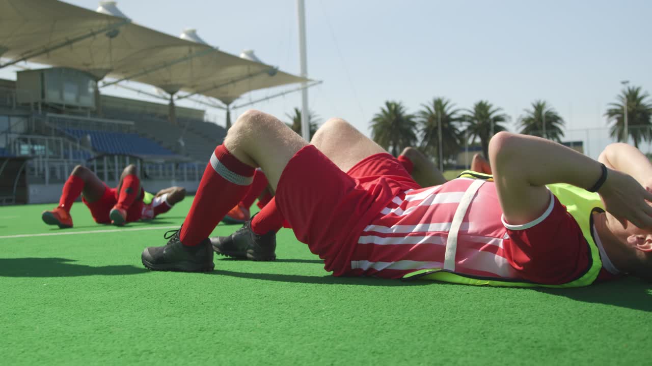 jugadores de hockey preparándose antes de un juego